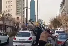 تظاهرات موتوری علیه رفع فیلترینگ + ببینید 