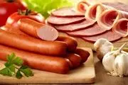 اقدام خنده دار یک جوان تنبل ایرانی برای سرخ کردن سوسیس/ عکس