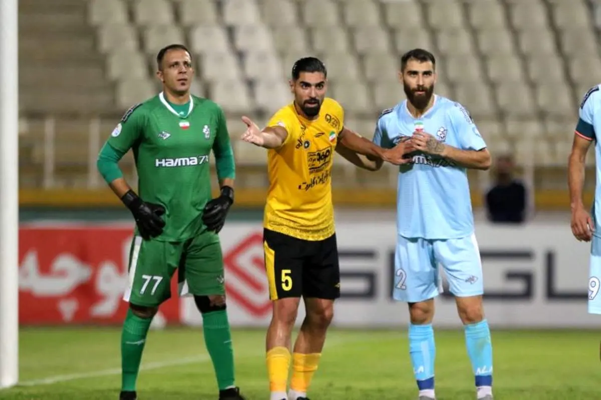 ستاره سپاهان، پرسپولیس را نقره داغ کرد