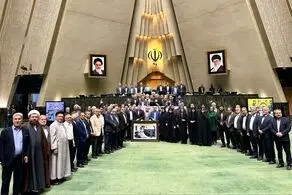 نمایندگان به قالیباف هدیه دادند + ببینید 