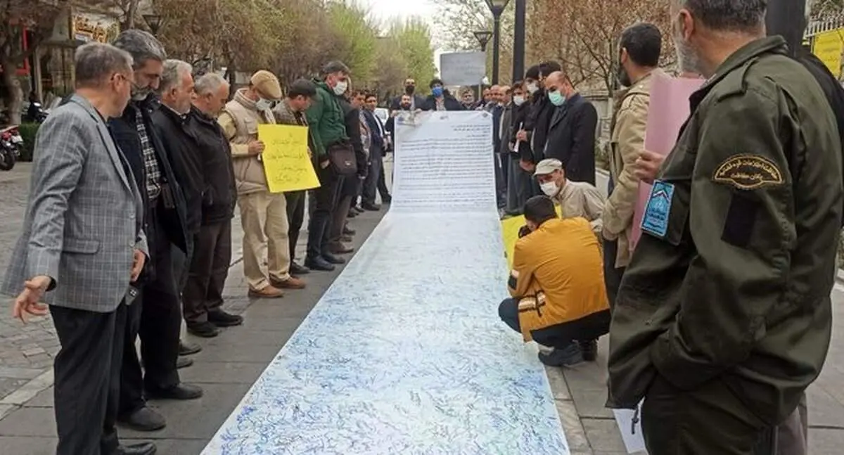 تجمع طلبکاران شاه مقابل دادستانی کل کشور + عکس