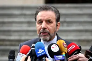 باید برای رفع تحریم‌ها و FATF راه‌حلی پیدا کرد