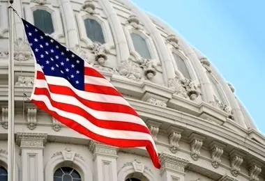 اخراج یک نماینده از صحن کنگره هنگام سخنرانی ترامپ