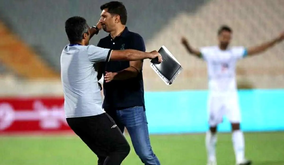 گربه سیاه، به استقلال رسید