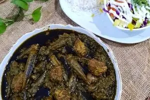 طرز تهیه خورش بامیه با سبزی؛ خوشمزه‌ترین ورژن خورش بامیه