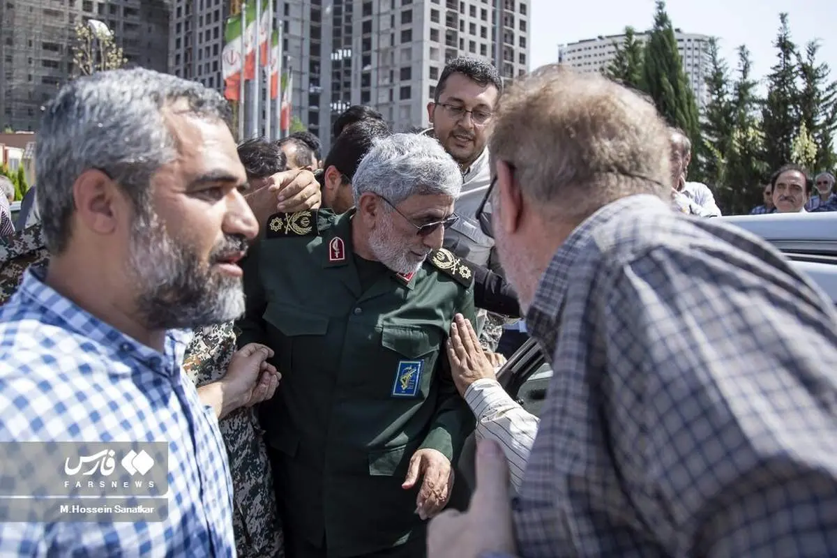 عکس جالب از سردار قاآنی در میان سرداران سپاه + عکس