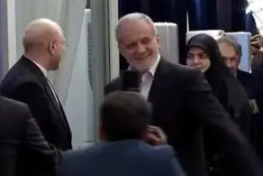 مسعود پزشکیان به همراه دخترش وارد مجلس شد