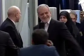 مسعود پزشکیان به همراه دخترش وارد مجلس شد