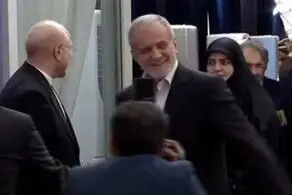 مسعود پزشکیان به همراه دخترش وارد مجلس شد