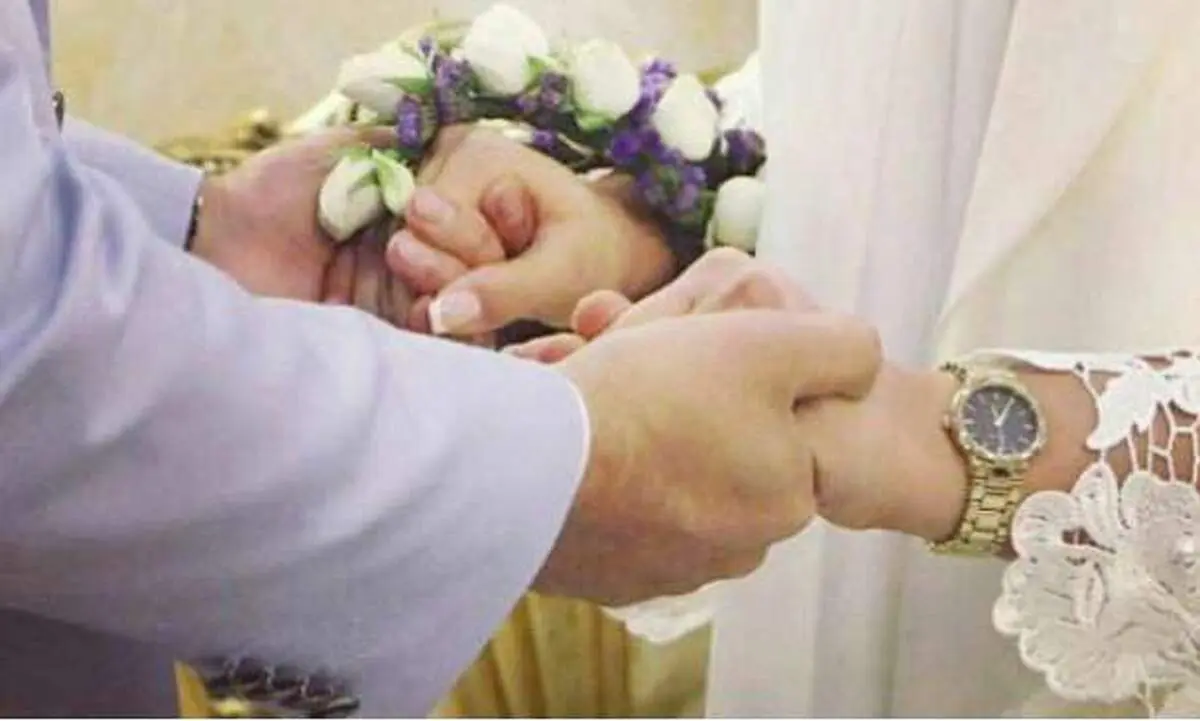 حرکت چندش آور این مرد برای خواستگاری از خانم پرستار/عکس