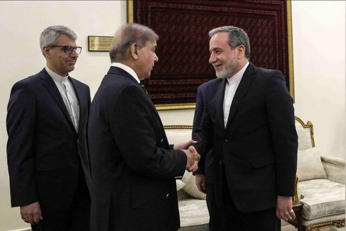 دیدار عراقچی با نخست وزیر پاکستان