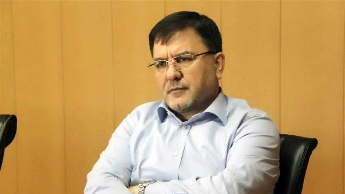 خالص سازان آنقدر آدم ندارند که همه جا نفر بگذارند و این حرف غیرکارشناسی است