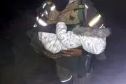 لحظه نجات نوزاد از دل آتش یک خانه در تهران + فیلم