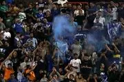 تشویق هواداران استقلال از چهره محبوب شان؛ شعارهای کنایه آمیز علیه پرسپولیس در آزادی!