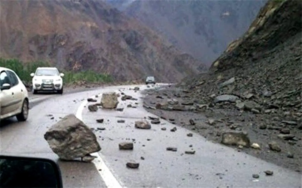 ریزش بتن ورودی آزادراه تهران شمال در محور کرج ـ کندوان