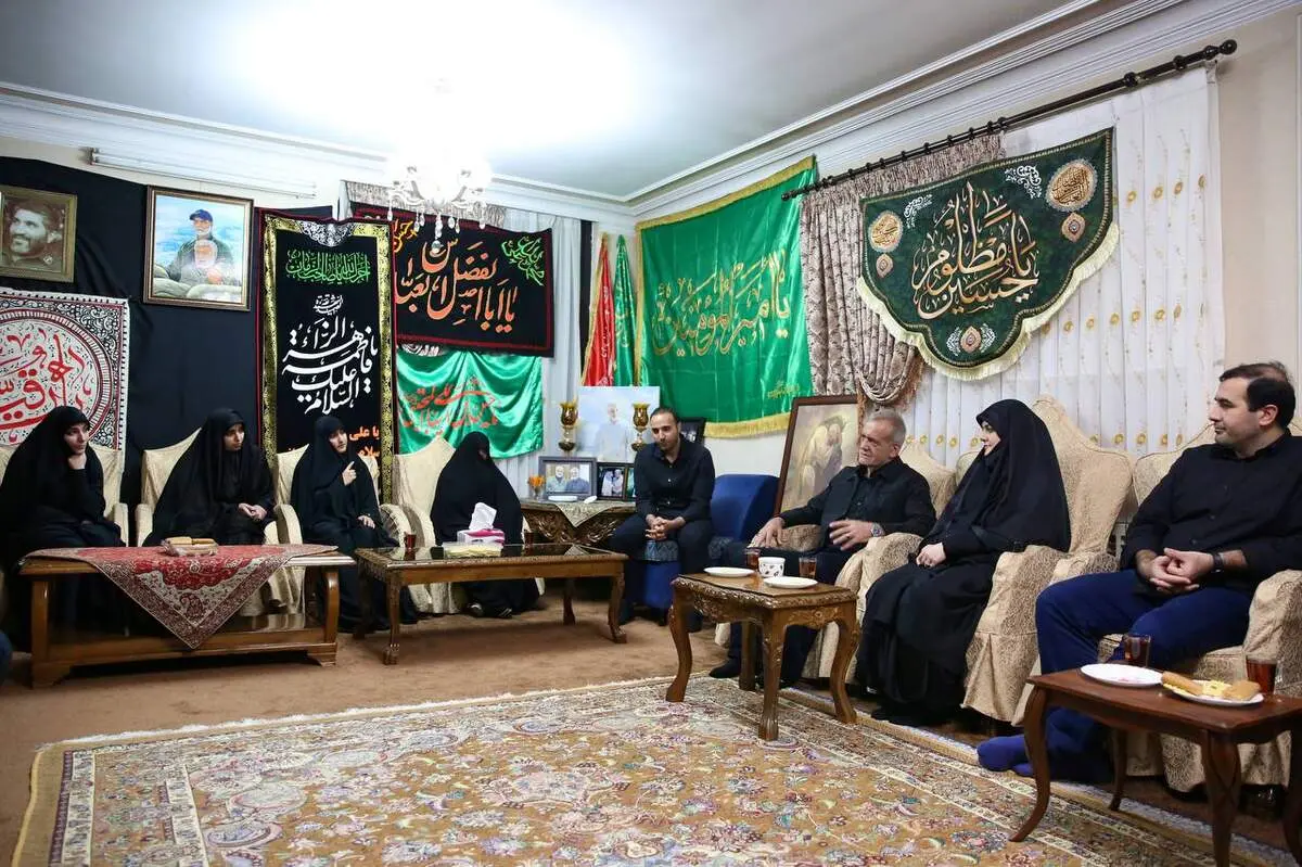 دیدار صمیمانه رییس جمهور منتخب با خانواده شهید سلیمانی| خانواده سردار سلیمانی خواستار تسهیل استفاده آحاد جامعه از فضای مجازی شدند