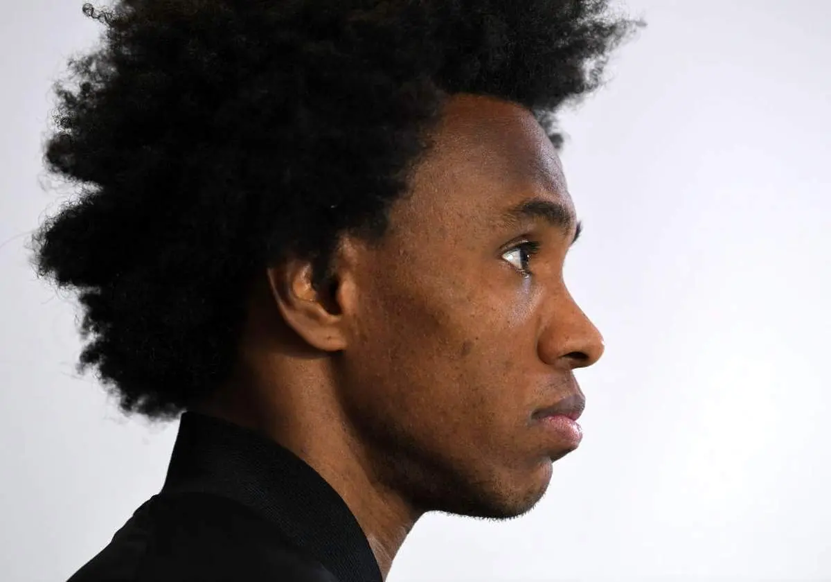 بازیکن فوتبال: از برداشتن تلفن همراه خودم می ترسم