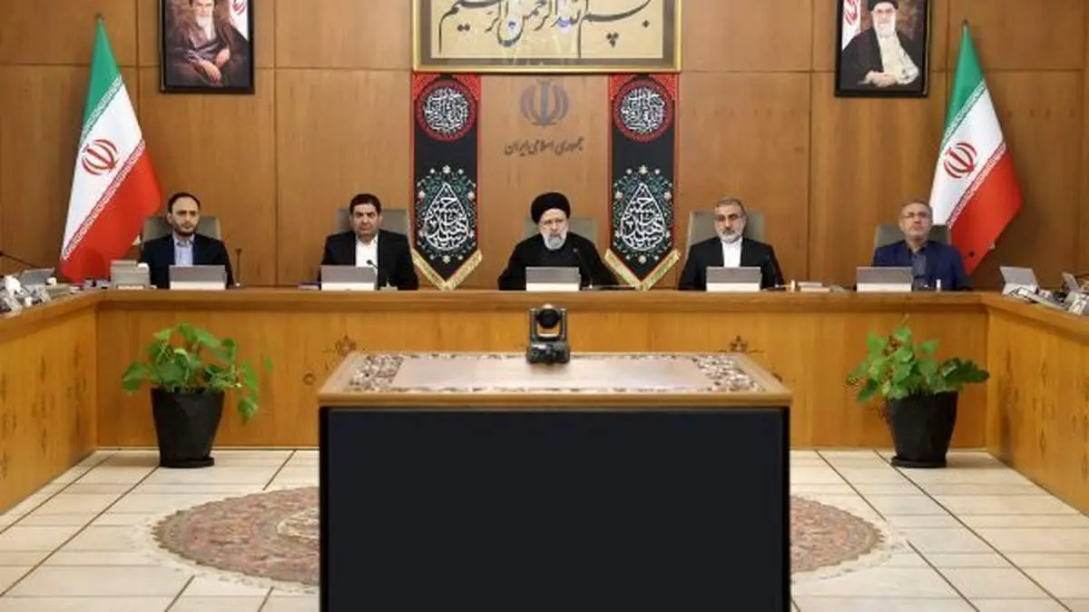 روزنامه کیهان: باید به دولتی ها برای بازگشت قیمت ارز به کف کانال ۵۵ هزار تومان خداقوت گفت!