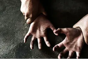 تعرض شیطانی استاد گیتار به المیرای ۲۴ ساله در کلاس موسیقی