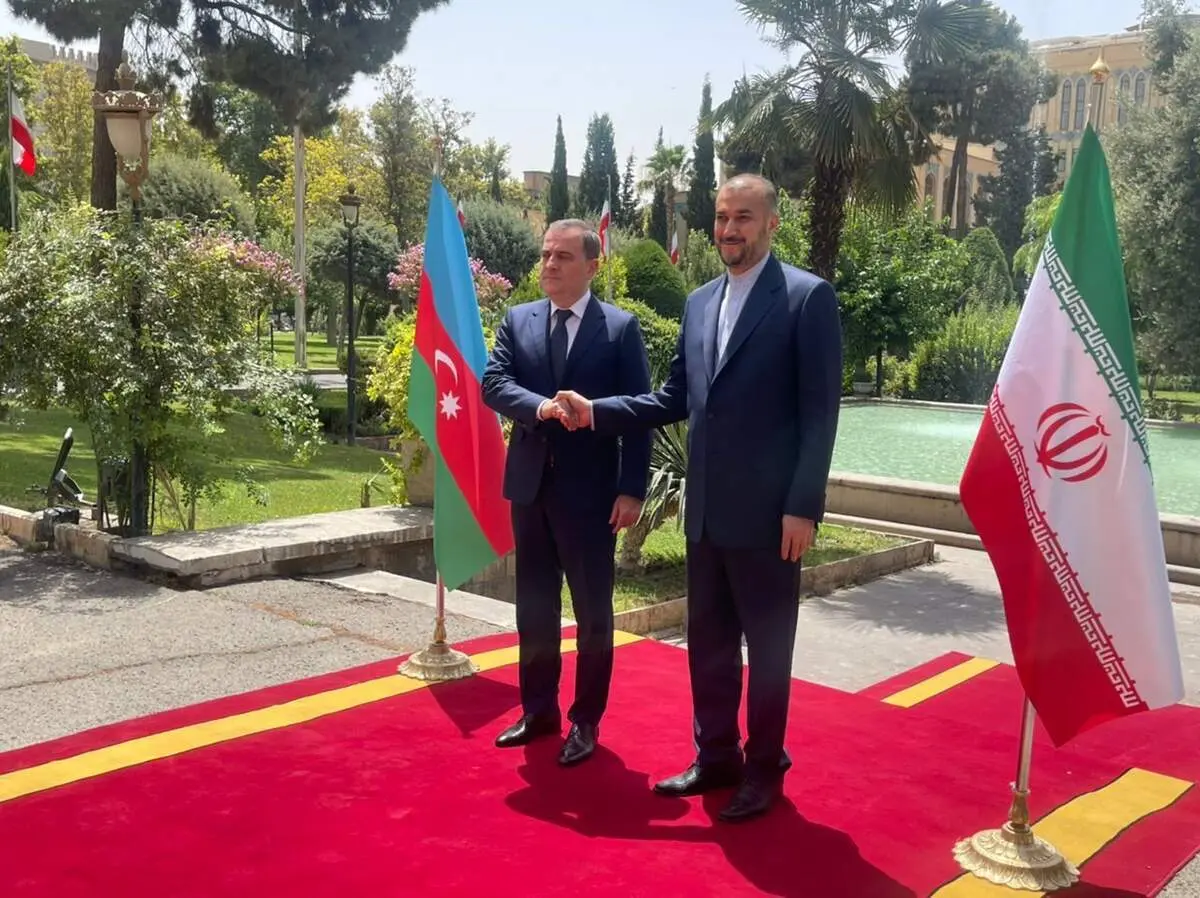 گفتگوی تلفنی وزیر خارجه جمهوری آذربایجان و باقری