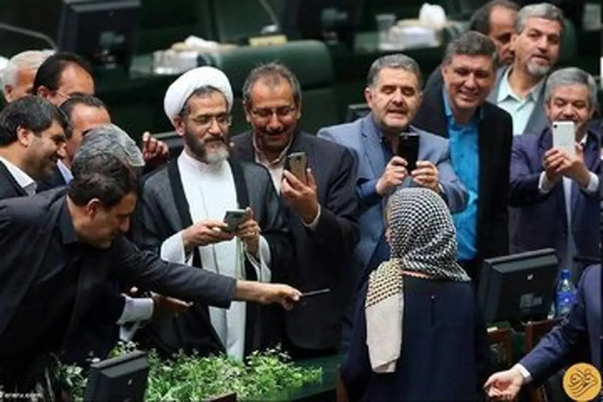 سلفی نمایندگان با موگرینی خوب است با رونالدو بد!