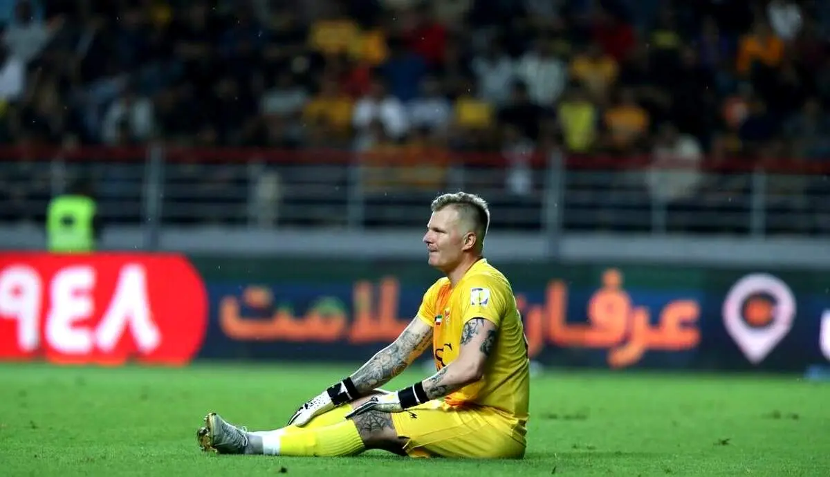 حرکت عجیب گلر خارجی فولاد در بازی با پرسپولیس!