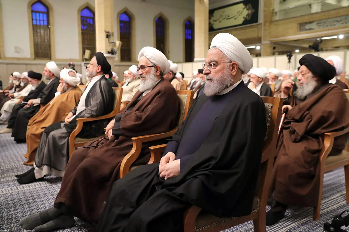 قابی از حسن روحانی در دیدار رهبری با اعضای مجلس خبرگان رهبری + ببینید