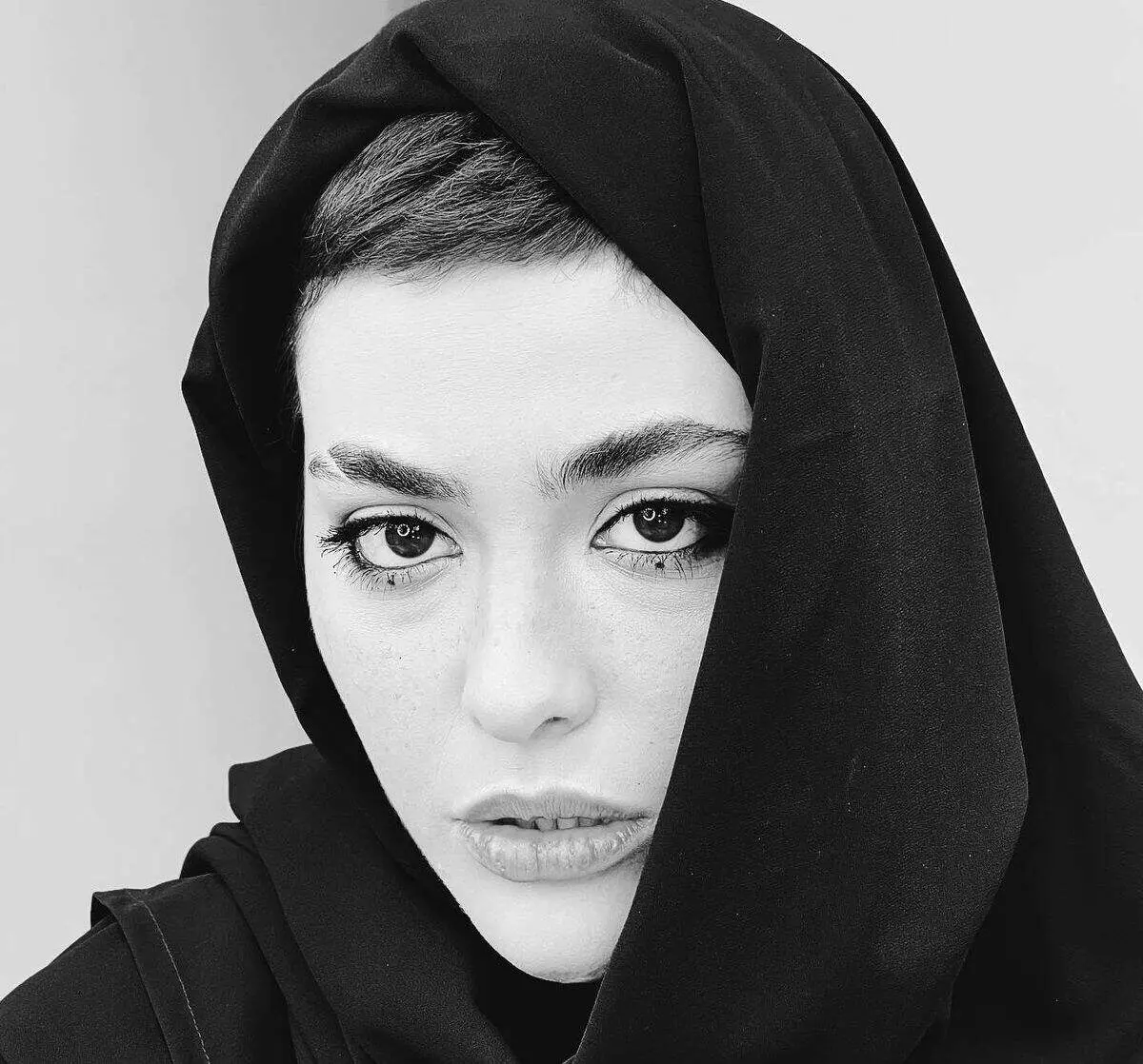بازگشت ریحانه پارسا به ایران تایید شد!/ عکس