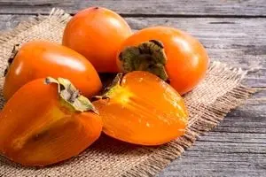 به این ۵ دلیل مهم حتما این روزها خرمالو بخورید!