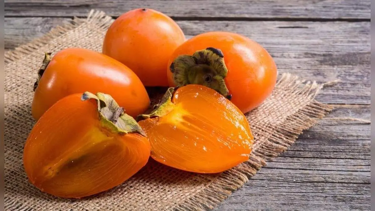 به این ۵ دلیل مهم حتما این روزها خرمالو بخورید!