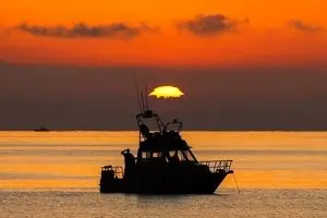 حمله آمریکا به یک شناور 