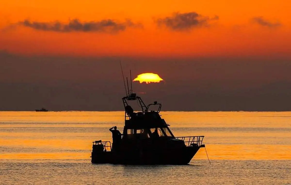 حمله آمریکا به یک شناور 