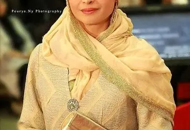 پوشش متفاوت و شیک مریم کاویانی در سفر به دبی