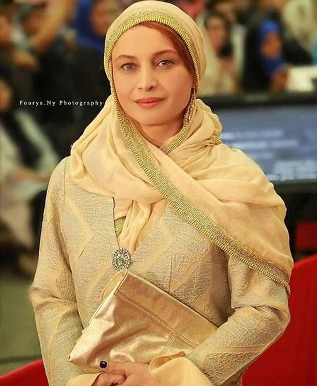پوشش متفاوت و شیک مریم کاویانی در سفر به دبی