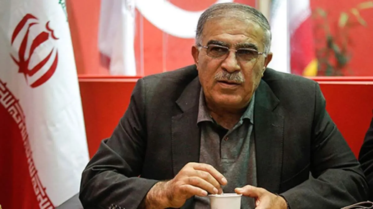 حمله یک استقلالی به مربی پرسپولیسی/من بچه چاله میدان هستم، ایرادی دارد؟
