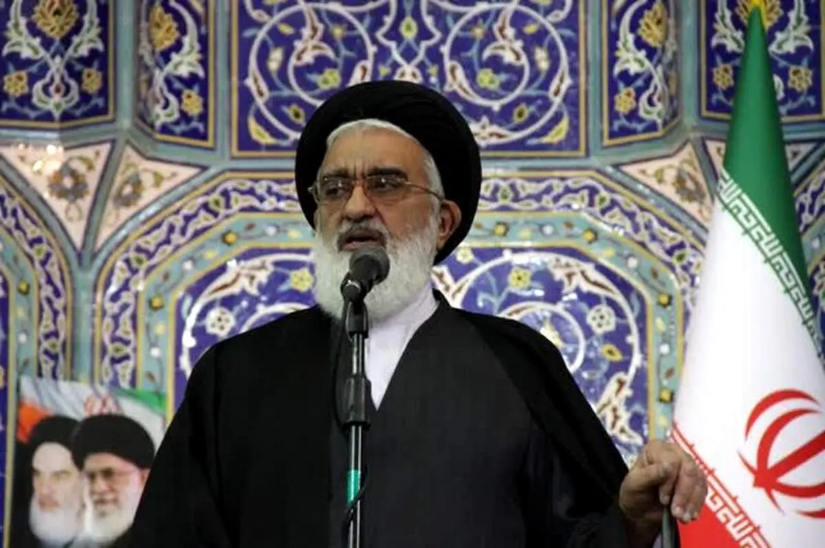 واکنش امام جمعه قم به ماست پاشیدن بر سر دختر بی‌حجاب