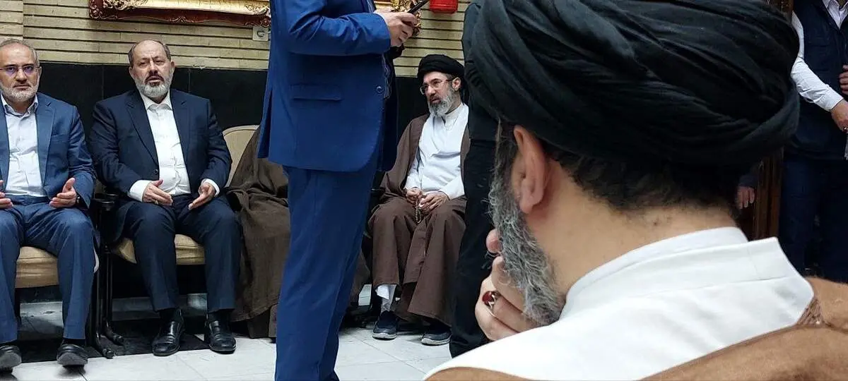 تصویر تازه فرزند رهبر انقلاب در مراسم بزرگداشت برادر وحید حقانیان + ببینید 