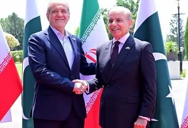 پزشکیان وارد اسلام‌آباد شد