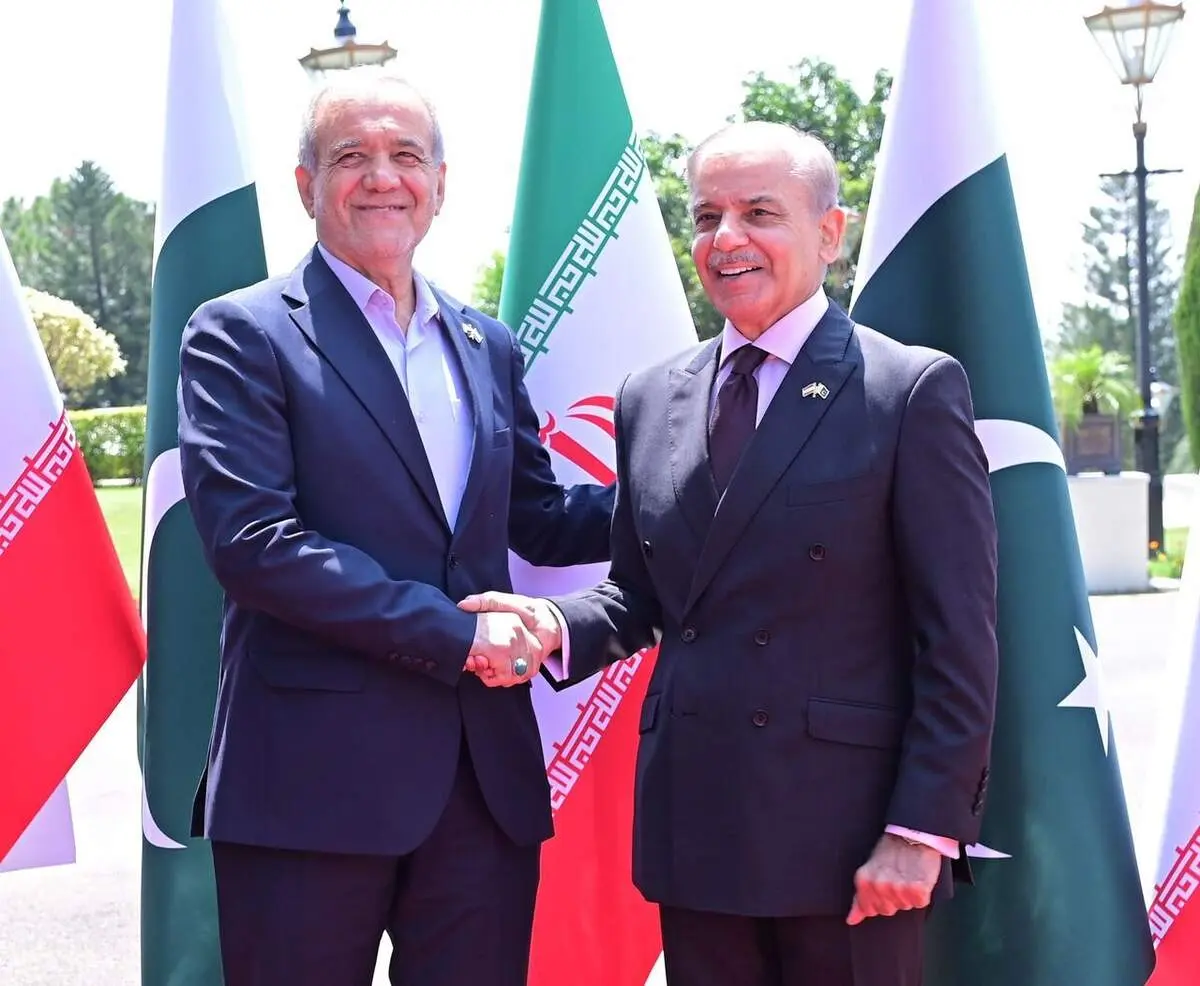 پزشکیان وارد اسلام‌آباد شد