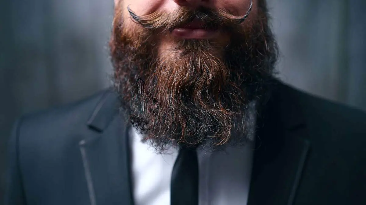 تصویری از یک دختر با ریش و سیبیل های زشت و پرپشتش در مجازی کولاک کرد/ عکس