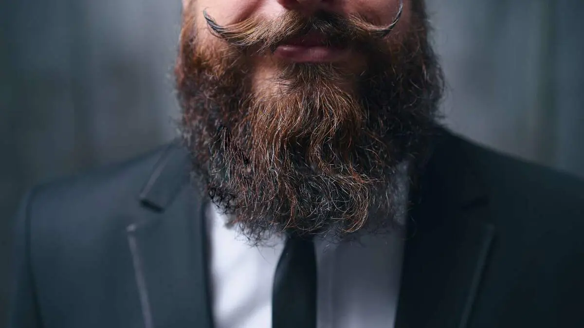 تصویری از یک دختر با ریش و سیبیل های زشت و پرپشتش در مجازی کولاک کرد/ عکس