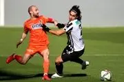 ستاره سابق استقلال و پرسپولیس از حضور در لیگ محروم شد