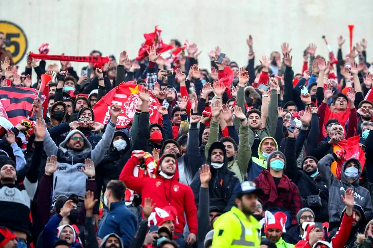 درگیری شدید هواداران پرسپولیس بر سر گل محمدی