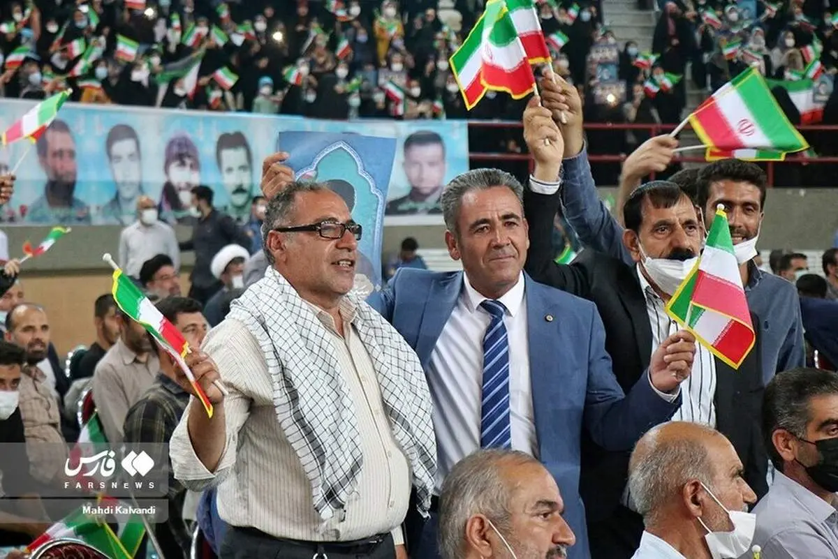 یک عکس حاشیه ساز و دیدنی از سفر رئیسی به همدان+ ببینید