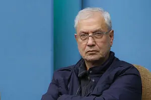  گرو گذاشتن آبرو برای مصالح کشور، کم از خون دادن نیست