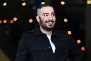 استایل خاص و متفاوت نوید محمدزاده در ماشین لاکچریش/ عکس
