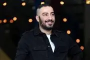 استایل خاص و متفاوت نوید محمدزاده در ماشین لاکچریش/ عکس