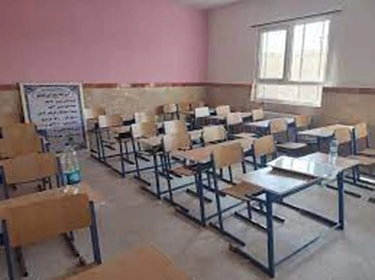 جنجال نوشته عاشقانه در پشت لباس این خانم معلم 
