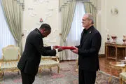 دریافت استوارنامه سفرای جدید 9 کشور توسط رئیس جمهور 