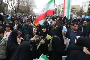 واکنش مردم پس از دیدن زینب سلیمانی در خیابان + عکس 